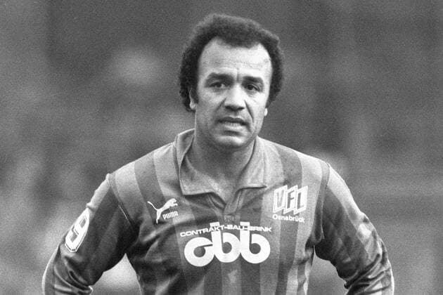 From 2 BL season 1982 1983 VfL Osnabrück dark pants against FC Augsburg 2 0 22 01 1983 In the photo VfL player Erwin Kostedde