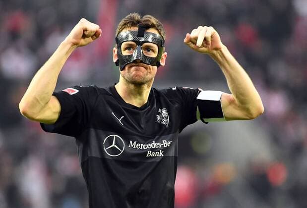 04 03 2018 xjhx Football 1 Bundesliga 1 FC Koeln VfB Stuttgart emspor v l Christian Gentner VfB Stuttgart thanks thanks to the fans cheering cheering after the game Koeln