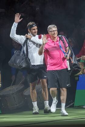 Bilder des Tages - SPORT March 05, 2018: Roger Federer (SUI) and Bill Gates walk out to play Jack Sock (USA) and Savannah Guthrie at The Match for Africa 5 Silicon Valley played at the SAP Center in San Jose, California. Â© TennisClix CSM Tennis 2018: The Match for Africa 5 Silicon Valley March 05 2018 - ZUMAc04_ 20180306_zaf_c04_003 Copyright: xMalxTaamx