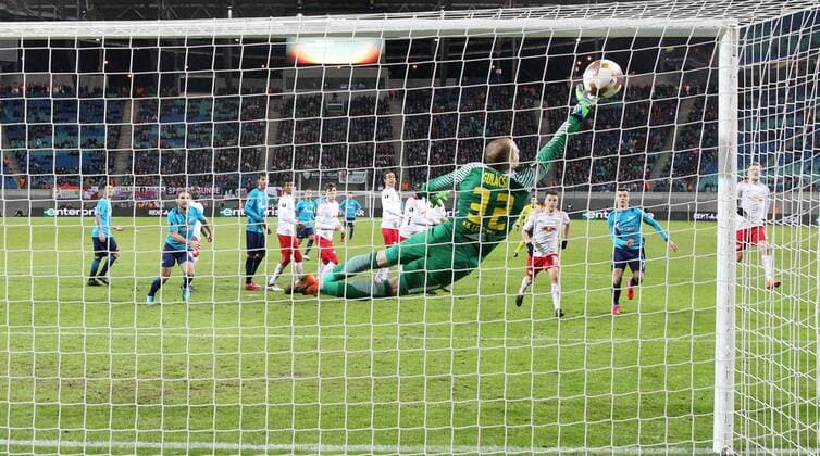 RB Leipzig St Petersburg Soccer Euro League Leipzig 08 03 2018 Red Bull Arena Soccer UEFA Euro League Round of 16 First leg RB Leipzig vs. FK Zenit St Petersburg Goal for Zenit Bild Goalkeeper Peter Gulacsi 32 RB Leipzig conceded the 1 2 goal by DomenicoÊCriscito 4 Zenit