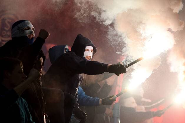 09 03 2018 xfux Soccer 1 Bundesliga FSV Mainz 05 FC Schalke 04 emspor v l Fans Scarfs Mood FC Schalke 04 Fan Block Pyrotechnics Pyro Smoke Fire Rampage Bengalos Smoke Bombs pirotecnica fumo fuoco Mainz