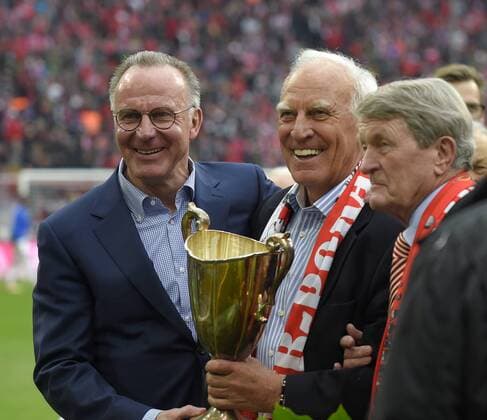 10 03 2018 Soccer 1 Liga 2017 2018 26 Matchday FC Bayern München Hamburger SV in the Allianz Arena Munich v l Chairman of the Board Karl Heinz Rummenigge FC Bayern Munich and Bulle Franz Roth Germany