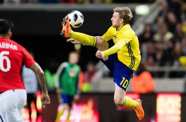 180324 Swedens Emil Forsberg takes down the ball during the football tournament in football between Sweden and Chile on March 24, 2018 in Stockholm  Copyright: ANDREASxLxERIKSSON BB180324AE041