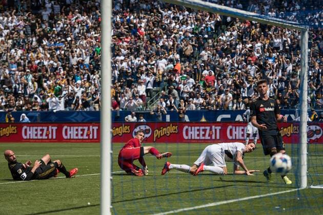 180331 LA Galaxys Zlatan Ibrahimovic makes 4 3 behind Los Angeles FCs maze Tyler Miller during the football match in MLS between LA Galaxy and Los Angeles FC on March 31, 2018 in Los Angeles  Copyright: JOELxMARKLUND BB180331JM100
