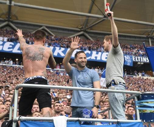 FC Schalke 04 Borussia Dortmund 2 0 15 04 2018 Trainer Domenico Tedesco S04 in the Schalke fan block HM