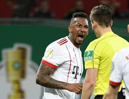 BayArena Leverkusen NRW 17 4 2018 Football DFB Pokal Season 2017 18 Semifinals Bayer 04 Leverkusen vs Bayern Munich Munchen Muenchen Jerome Boateng Bayern Munich screams roars rants motzt referee Daniel Siebert