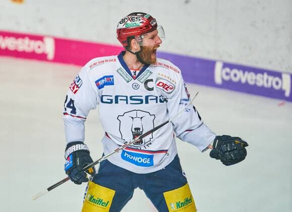 Andre RANKEL Eisbaeren Berlin 24 Torjubel cheering for the goal to cheer 0 2 rejoicing rejoicing joy emotions celebrate laughter rejoice rejoice the arms raised clench the fist EHC RB MUENCHEN EISBAEREN BERLIN Ice Hockey DEL 1 Final Game 5 in Muenchen Germany on 22 04 2018