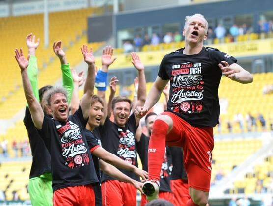 Team of Fortuna Duesseldorf celebrates promotion to the 1 Bundesliga SG Dynamo Dresden vs Fortuna Duesseldorf Soccer 2 Bundesliga 28 04 2018 SG Dynamo Dresden vs Fortuna Duesseldorf Soccer 2 Bundesliga 28 04 2018 Dresden Copyright: xBertxHarzer xEibner-Pressefotox EP_bhr