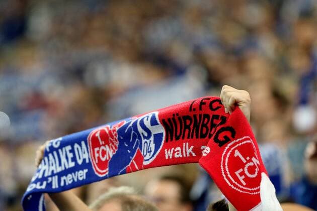 Fans of FC Schalke 04 with fan shawls at the BL Game Season 2017 18 FC Schalke 04 Borussia Mönchengladbach Copyright Thomas Pakusch Copyright: Thomas Pakusch