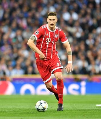 Niklas Süle FC Bayern on the ball Real Madrid FC Bayern UEFA Champions League CL Semi Finals 1 2 Final Retreats Season 2017 2018 Football Soccer soccer Men Germany Germany Madrid 1 5 2018 Stadion Bernabeu