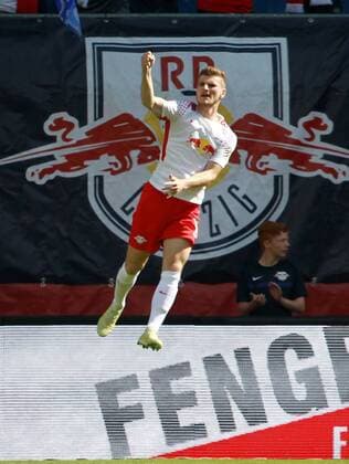 GER 1 FBL RasenBallsport Leipzig vs VFL Wolfsburg 05 05 2018 Leipzig Red Bull Arena GER 1 FBL season 2017 2018 33 Matchday RasenBallsport Leipzig vs VFL Wolfsburg im Bild Torjubel Timo Werner Leipzig after the gate to the 2 0