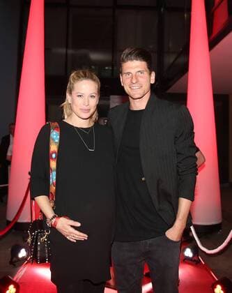 VFB Stuttgart Season finale 05 05 2018 Germany Stuttgart Football Bundesliga Season 2017 2018 VFB Stuttgart Season finale in the restaurant AMICI Stuttgart Mario Gomez with wife Carina Photo Herbert Rudel