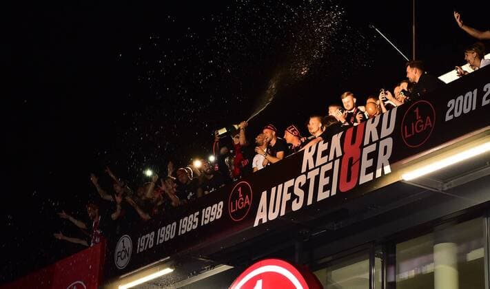 06 05 2018 1 FC Nuremberg Nuernberg FCN Club 2 Football Bundesliga Season 2017 2018 Arrival Return to Nuremberg after away game at SV Sandhausen Ascension promoted promotion OGo team Team cheers joy