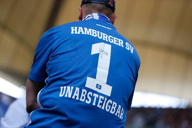 12 05 2018 xtgx Football 1 Bundesliga Hamburger SV Borussia Moenchengladbach emspor v l hamburger fan in a jersey with imprint unabsteigbar Hamburg
