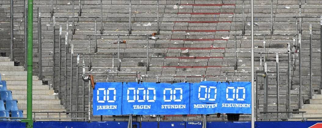 Football Mens Season 2017 2018 1 Bundesliga 34 Matchday Hamburger SV Borussia Mönchengladbach 2 1 Fans from Gladbach counted down the time of HSV with their own Bundesliga clock and left it in the guest block 12 05 2018 Copyright: xMatthiasxKochx