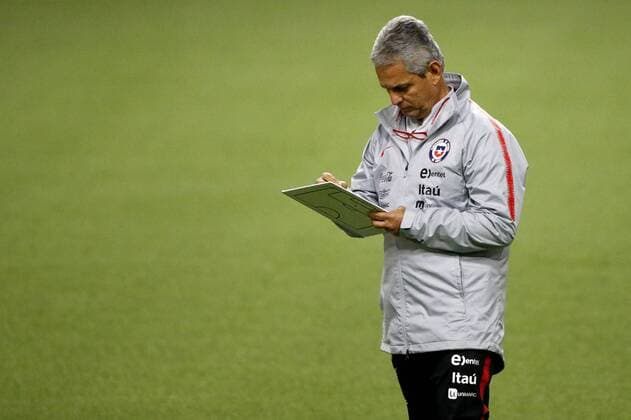 Futbol, entrenamiento de la seleccion chilena en Estocolmo El entrenador de la seleccion chilena Reinaldo Rueda es fotografiado durante la practica realizada en el estadio Tele2 Arena. Chile enfrentara a Suecia en un partido amistoso el proximo sabado en Estocolmo, Suecia. 19 03 2018 Andres Pina Photosport Football, Chilean national team Nationalteam training session. Chilean national team manager Reinaldo Rueda is pictured during the training session at the Tele2 Arena. Chile will face Sweden next saturday in Stockholm, Sweden. 19 03 2018 Andres Pina Photosport Primer entrenamiento de la seleccion chilena en Estocolmo
