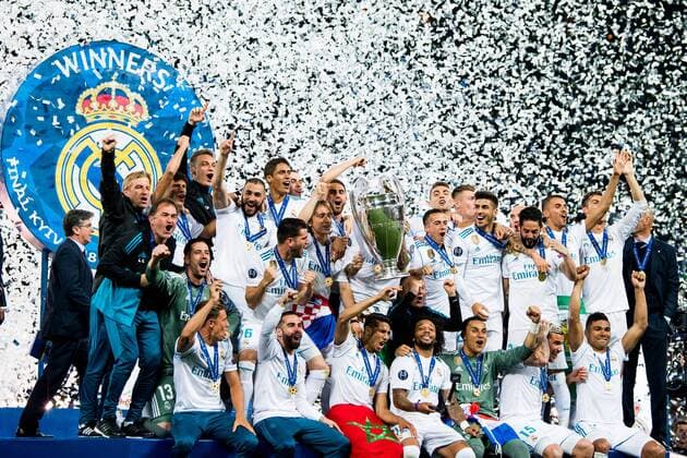 180526 Players of Real Madrid celebrate with the trophy after the UEFA Champions League final between Real Madrid and Liverpool on May 26, 2018 in Kyiv Photo Vegard Wivestad Grott BILDBYRAN Code VG 170178  Copyright: VEGARDxWIVESTADxGRoTT BB180526ZW042