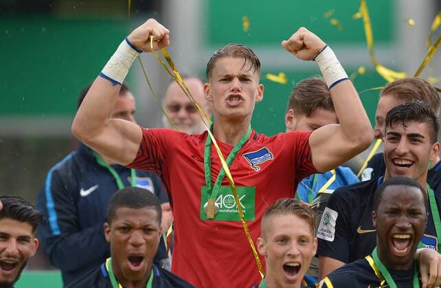 Oberhausen Germany 27 05 2018 A Juniors Bundesliga 2017 18 Season Final FC Schalke 04 U19 Hertha BSC U19 Goalkeeper Dennis Smarsch BSC U19 cheers Jubilation DeFodi521