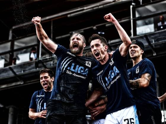 Coach Daniel Bierofka TSV 1860 Munich Phillipp Steinhart TSV 1860 Muenchen after the rise TSV 1860 Muenchen vs 1 FC Saarbruecken Relegation 2018 Soccer 27 05 2018 TSV 1860 Muenchen vs 1 FC Saarbruecken Relegation 2018 Soccer 27 05 2018 Muenchen Copyright: xEIBNER HarryxLangerx EP_HLR
