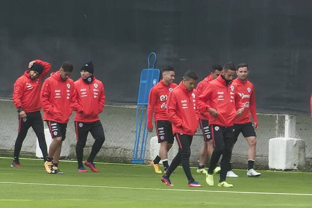 Fútbol, entrenamiento de la seleccion chilena. Los jugadores de la seleccion chilena son fotografiados durante la practica realizada en el complejo deportivo Juan Pinto Duran de Santiago, Chile. 07 10 2017 Sergio Pina Photosport Football, Chilean national team Nationalteam training session. The players of the Chilean team are photographed during the practice held at the Juan Pinto Duran center in Santiago, Chile. Sergio Pina Photosport Entrenamiento de la seleccion chilena, 07 10 2017.