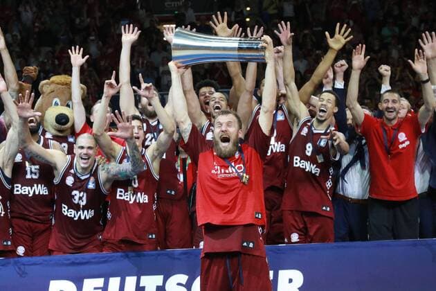 German Champion 2018 FC Bayern Basketball Team jubilation with trophy and award ceremony Captain Anton Gavel with trophy Basketball Playoff FC Bayern Munich Basketball Alba Berlin 16 06 2018