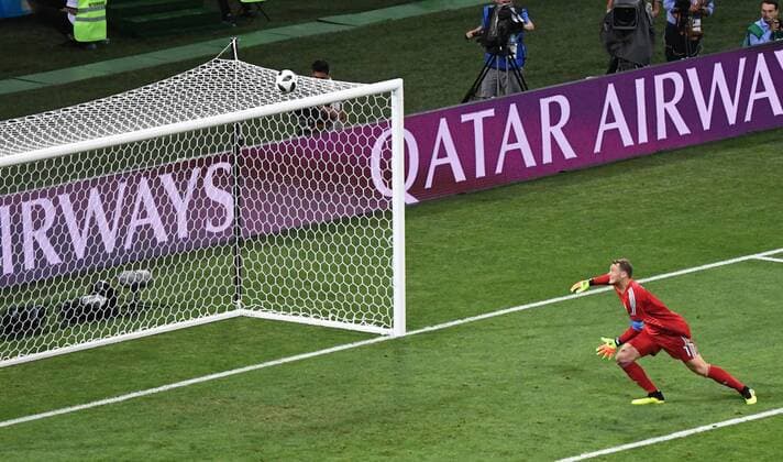 Soccer Men Season 2017 18 WC in Russia Group F 2 Gameday Olympiastadion Sochi Germany Sweden Ola Toivonen out of the picture Sweden scored the goal to 1 0 against goalkeeper Manuel Neuer Germany 23 06 2018 Copyright: xMatthiasxKochx