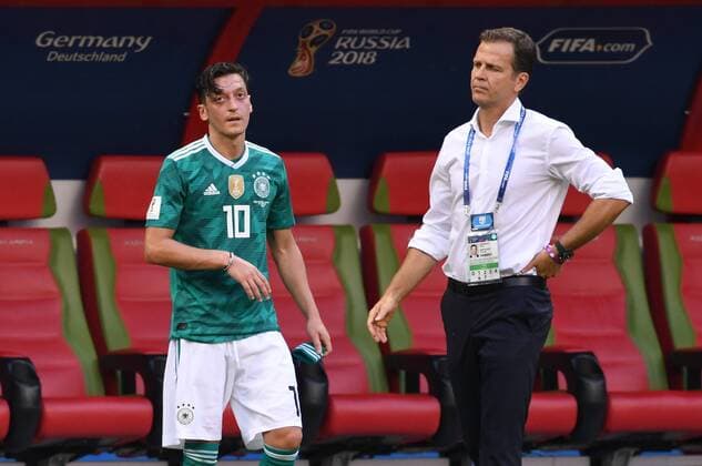 FIFA World Cup 2018 Preliminary Round Group F South Korea Germany 27 06 2018 Mesut Oezil li and Team Manager Oliver Bierhoff re both Germany are disappointed after the final whistle
