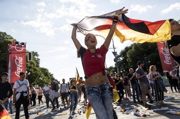 Public Viewing of the Football World Cup 2018 Game Germany vs. South Korea 0 2 on the Fan Mile at the Brandenburg Gate Berlin 27 06 2018 Foto:xB.xKriemannx xFuturexImage