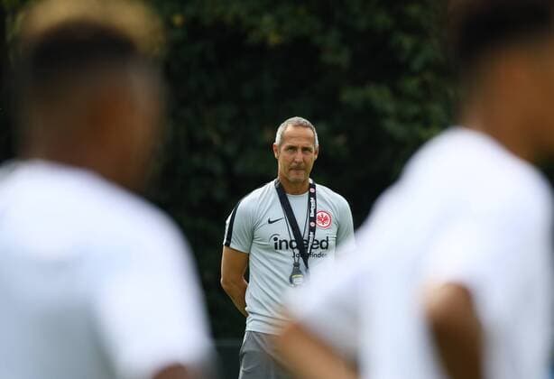 Coach Adi Hütter Eintracht Frankfurt watches his players 04 07 2018 Eintracht Frankfurt training start Commerzbank Arena