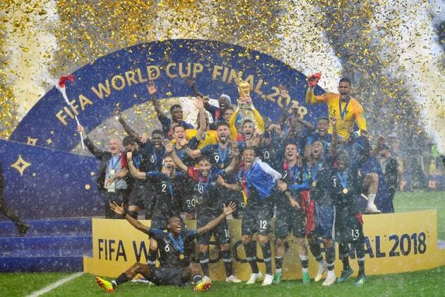 Teamfoto Team Team Teamfoto Cup Cup Trophaee Victory Ceremony Victory Ceremony Cheers Joy Enthusiasm France FRA Croatia CRO 4 2 Final Game 64 on 15 07 2018 in Moscow Luzhniki Stadium Football World Cup 2018 in Russia vom 14 06 15 07 2018
