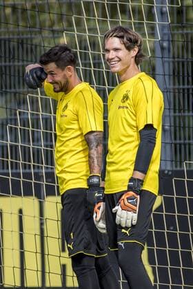 Football 1 Bundesliga Season 2018 2019 Training of Borussia Dortmund on 30 07 2018 in Dortmund North Rhine-Westphalia Dortmund goalkeeper Marwin Hitz r and Dortmund goalkeeper Roman Bürki Buerki joke with each other Copyright: xKirchner xDavidxInderliedx