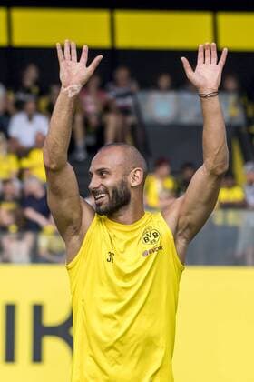 Football 1 Bundesliga Season 2018 2019 Training of Borussia Dortmund on 30 07 2018 in Dortmund North Rhine-Westphalia Dortmunds Ömer Oemer Toprak raises his arms in the air Copyright: xKirchner xDavidxInderliedx