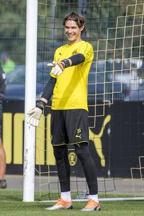 Football 1 Bundesliga Season 2018 2019 Training of Borussia Dortmund on 30 07 2018 in Dortmund North Rhine-Westphalia Dortmund goalkeeper Marwin Hitz jokes during the training Copyright: xKirchner xDavidxInderliedx