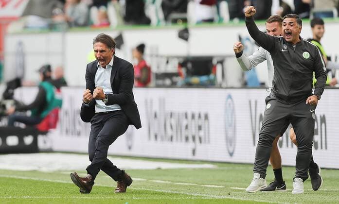 Torjubel head coach Bruno Labbadia VfL Wolfsburg after the 2 1 DFL REGULATIONS PROHIBIT ANY US PHOTOGRAPH AS IMAGE SEQUENCES AND OR QUASI VIDEO