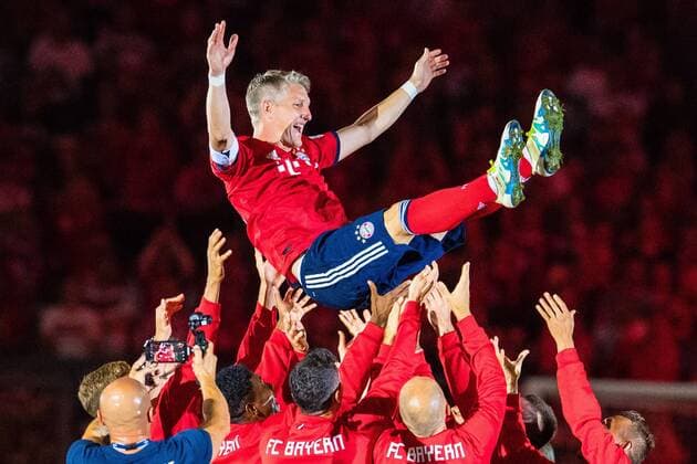 Bastian Schweinsteiger on 28.08.208 in the Allianz Arena in Munich Bastian Schweinsteiger is supported by his teammates According to the requirements of the DFL German Football League, it is prohibited in the stadium and or by the game made photos in the form of sequence images and or video-like photo galleries to be exploited or recycled DFL regulations prohibit any use of photographs as image sequences or quasi video xMNx