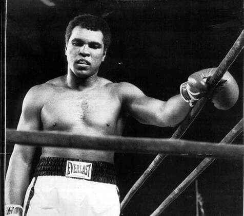 THE USUALLY SPRINGY MUHAMMAD ALI LOOKS A BIT TIRED AS HE RESTS A MOMENT AT THE END OF ONE OF THE FINAL ROUNDS IN HIS HEAVYWEIGHT TITLE BOUT WITH KEN NORTON 9 28. ALI RETAINED HIS CROWN A CLOSE, BUT UNANINOUS DESITION.. .JVB WST BELGA  x85197304stx