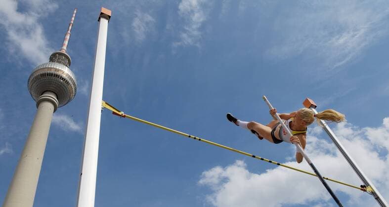 Athletics Berlin 01 09 2018 Alexanderplatz TV Tower Laenderkampf GER FRA GBR USA BERLIN FLIES Pole vault Stefanie DAUBNER GER in the background of the TV Tower