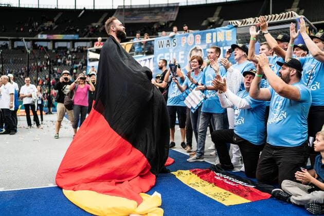 Berlin Germany 02 09 2018 Robert Harting celebrates with the spectators after his last litter at his last competition at the athletics meeting ISTAF in the Berlin Olympic Stadium