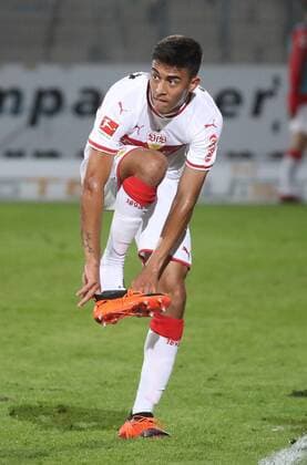 VfB Stuttgart SpVgg Greuther Fürth Germany Großaspach 07 09 2018 Football Season 2018 2019 3 league cup VfB Stuttgart SpVgg Greuther Furth Nicolas Gonzalez VFB Stuttgart Change of shoes