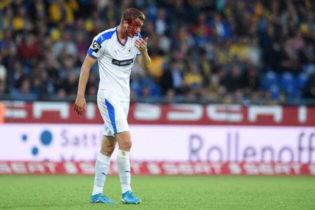 Soccer 3 Liga 07 Match Eintracht Braunschweig Carl Zeiss Jena on 14 09 2018 at the Eintracht Stadium in Braunschweig Marius Groesch Jena leaves the field bleeding MT
