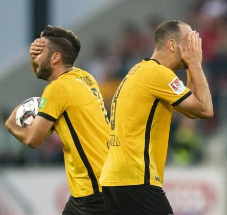 Football 2 Bundesliga Season 2018 2019 5 Round SSV Jahn Regensburg SG Dynamo Dresden Friday 14 09 2018 Continental Arena Regensburg Dynamos Niklas Kreuzer left and Rico Benatelli RM001