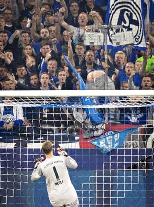 Gelsenkirchen 22 09 2018 Schalke fan track goalkeeper Manuel Neuer FCB his bare bottom against FC Schalke 04 Bayern Munich