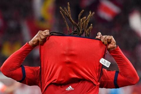 Renato SANCHES Bayern Munich disappointment frustration disappointed frustrated dejected screams for missed scoring action pulls his jersey over his face Soccer 1 Bundesliga 5 Matchday Matchday05 FC Bayern Munich M FC Augsburg A 1 1 at 25 09 2018 in Munich ALLIANZARENA DFL REGULATIONS PROHIBIT ANY USE OF PHOTOGRAPHS AS IMAGE SEQUENCES AND OR QUASI VIDEO
