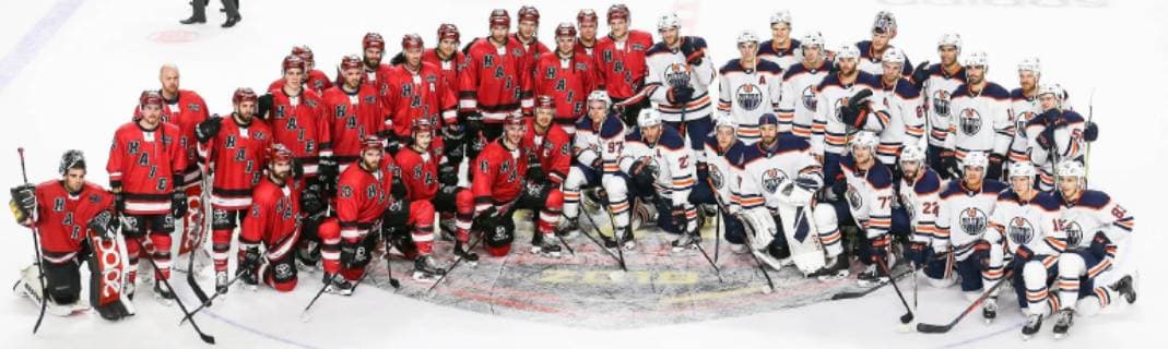 Hockey NHL Preseason Kölner Haie vs. Edmonton Oilers 03 10 2018 in the Lanxess Arena in Cologne Group photo of Edmonton Oilers and Kölner Haie MH