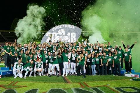 13 10 2018 xtgx American Football GFL German Bowl XL Frankfurt Universe Schwäbisch Hall Unicorns emspor v l Award ceremony Winner Winner Meister Schwabisch Hall Rejoicing over the victory Cheers after the game Berlin