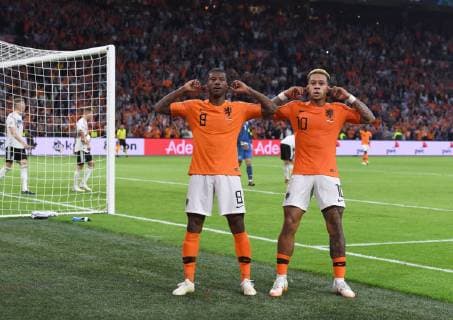 Soccer Men Season 2018 19 Nations League 3 Gameday International in Amsterdam Netherlands Germany v l Georginio Wijnaldum Netherlands Memphis Depay Netherlands Rejoicing for goal to 3 0 13 10 2018 Copyright: xMatthiasxKochx
