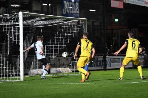 Football Regional League Season 13 Matchday SC Verl Alemannia Aachen on 12 10 2018 in the Sportclub Arena in Verl Ron Schallenberg Verl left save in front of the goal line Kai Bösing Aachen center David Pütz Aachen right xRx