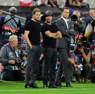 Coach Marcus Sorg Coach Joachim Löw Team Manager Oliver Bierhoff behind Photographers Media Press Sport Football Soccer UEFA Nations League International Team National Team DFB Men Season 2018 2019 16 10 2018 France FRA VS Germany GER DFL regulations prohibit any use of images as image sequences and or quasi video