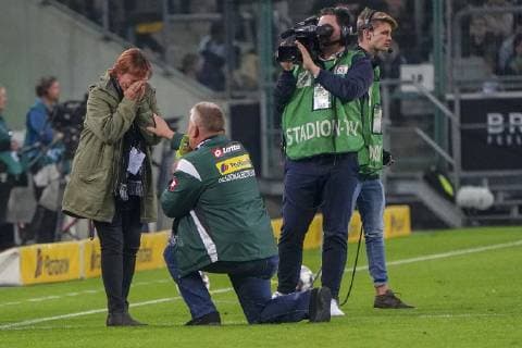 1 FBL Borussia Moenchengladbach vs 1 FSV Mainz 05 21 10 2018 Borussia Park Moenchengladbach GER 1 FBL Borussia Moenchengladbach vs 1 FSV Mainz 05 DFL regulations prohibit any use of photographs as picture sequences and or quasi video in the picture picture shows a member of the Gladbach fan club he proposed to Nicole at half-time, of course she said yes nordphotox xMeuter nph00351