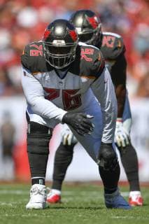 TAMPA, FL - OCTOBER 21: Tampa Bay Buccaneers tackle Donovan Smith (76) during the first half of an NFL American Football Herren USA game between the Cleveland Browns and the Tampa Bay Bucs on October 21, 2018, at Raymond James Stadium in Tampa, FL. (Photo by Roy K. Miller Icon Sportswire) NFL: OCT 21 Browns at Buccaneers Icon181021199 EDITORIAL USE ONLY
